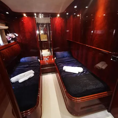 Botel Luxury Yacht *