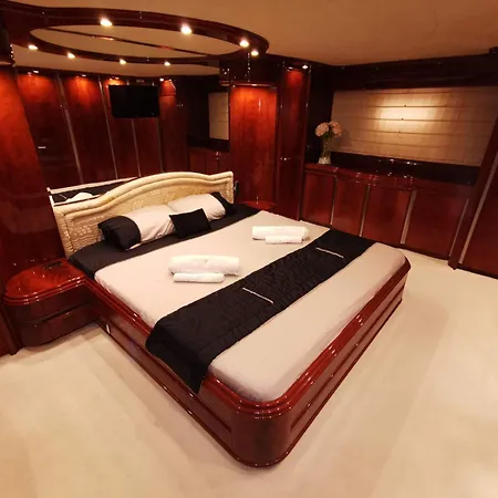 Luxury Yacht * Barcelona
