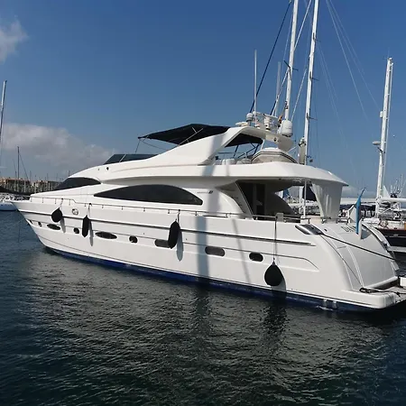 Botel Luxury Yacht *